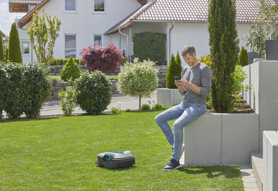 Prezentarea mașinii de tuns iarba robot Gardena Sileno life 1500 smart
