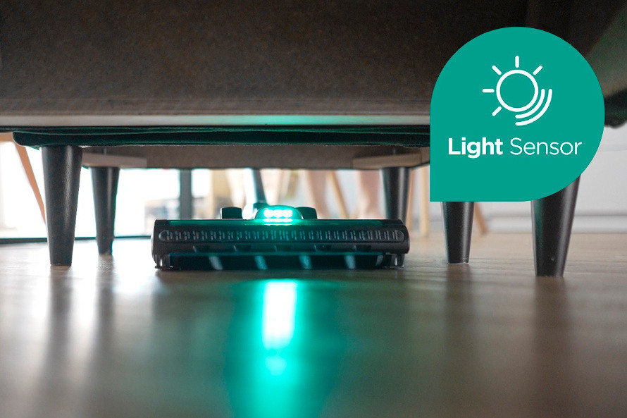 Senzorul Smart light detectează întunericul și activează iluminarea