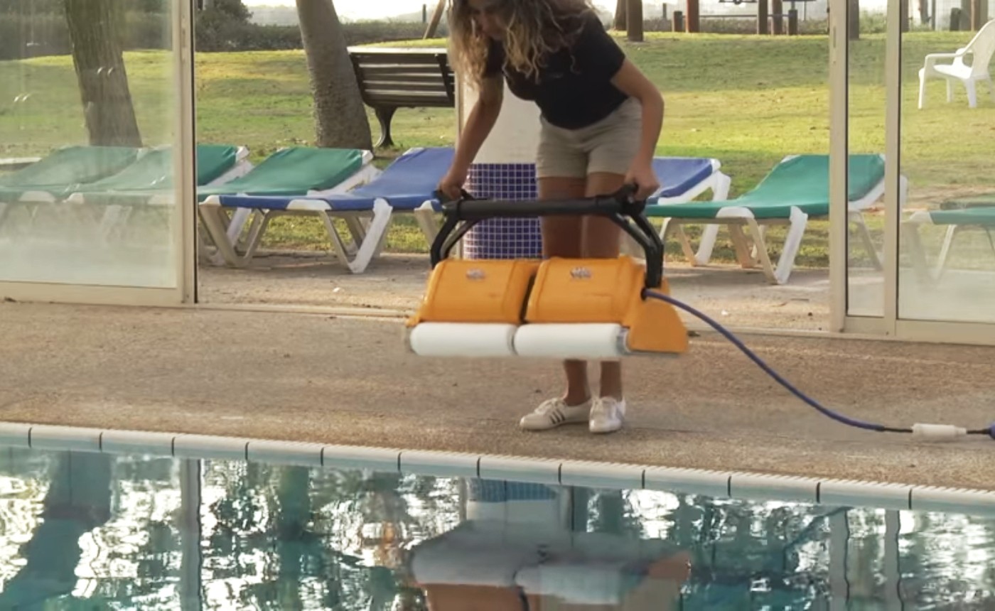 Metodele de curățare ale aspiratorului robot pentru piscină Dolphin 2x2 PRO GYRO